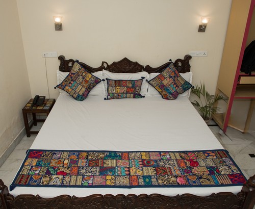 Set runner letto fatto - a, mano